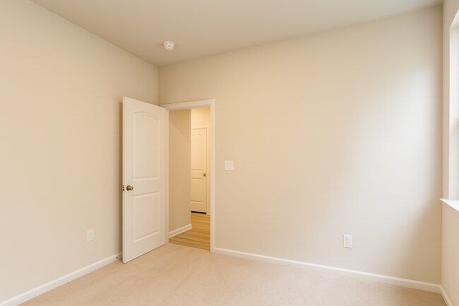 Building Photo - 6010 Walkers Run Dr