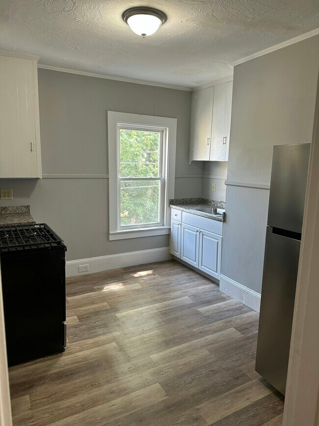 Building Photo - 319 Hanover St