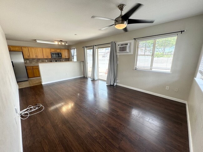 Building Photo - Rarely available 3/2.5 townhome in Kapolei!
