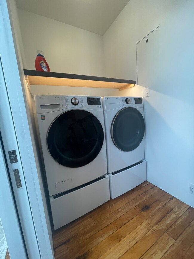 Building Photo - Historic Charm, Modern Luxury,  2 bedroom ...