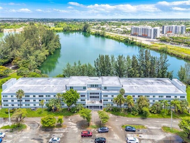 Building Photo - 14820 Naranja Lakes Blvd