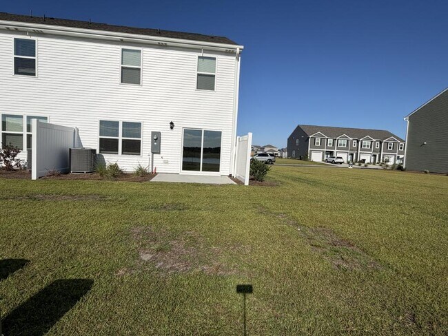 Building Photo - 4339 Majesty Dr