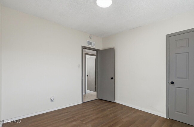 Building Photo - 1105 N Clark Dr