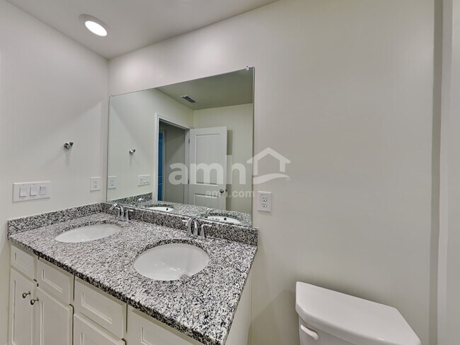 Building Photo - 572 Smt Vw Ln