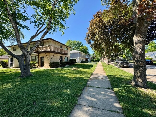 Building Photo - 5905 N 66th St