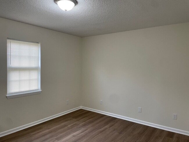 Building Photo - NEWLY RENOVATED 2 BED, 2 BATH HOME LOCATED IN ASHEBORO!