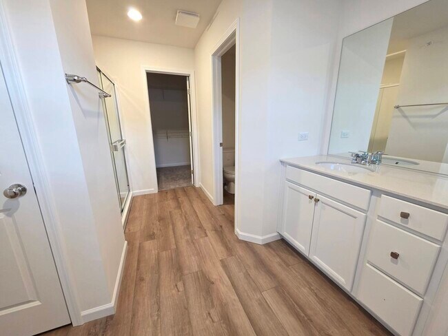 Building Photo - 5915 Hawkweed Dr