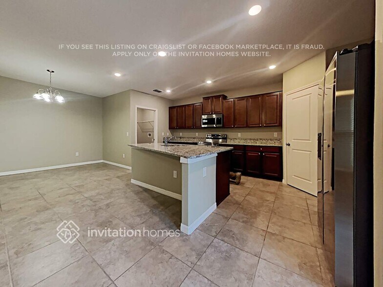 Building Photo - 10210 Cool Waterlily Ave