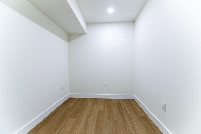 Building Photo - 3956 Parrish St
