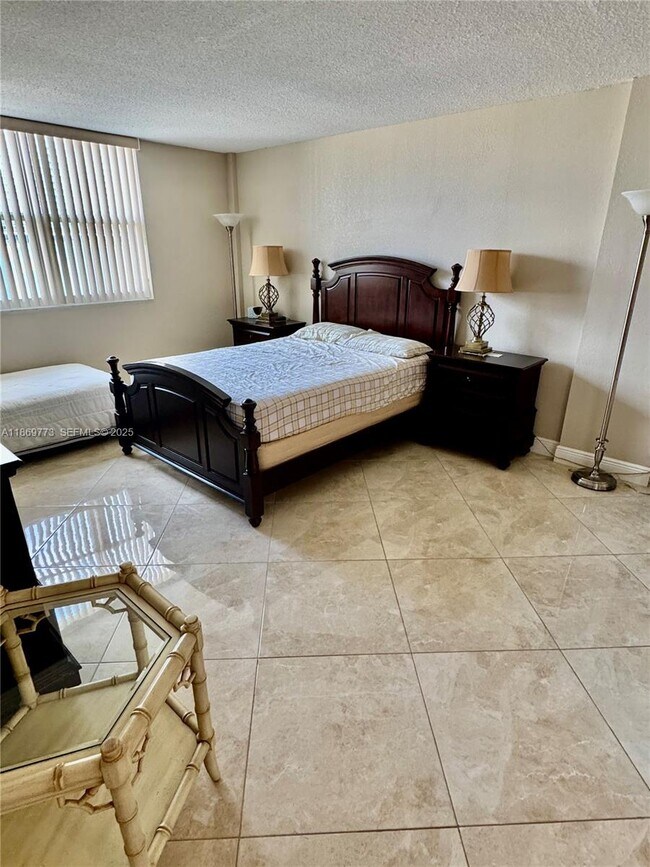 Building Photo - 1849 S Ocean Dr