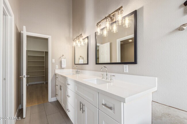 Building Photo - 1413 W Coral Reef Dr