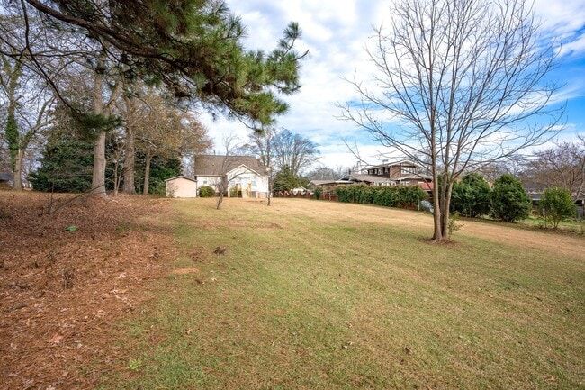 Building Photo - Beautiful 3 BR, 3BA Home-District 1 Schools, Walking Distance to Downtown Inman