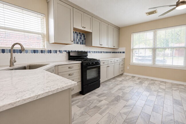 Building Photo - 3418 Coldwater Canyon Ln