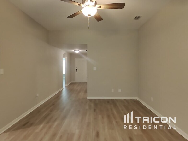 Building Photo - 1419 Coltview Pl