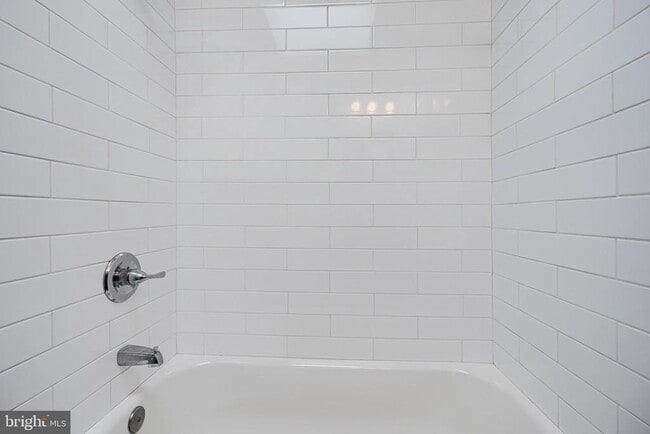 Building Photo - 3528 Hickory Ave