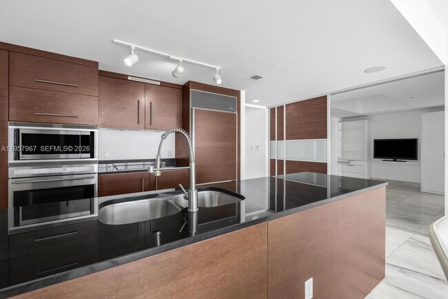 Building Photo - 465 Brickell Ave