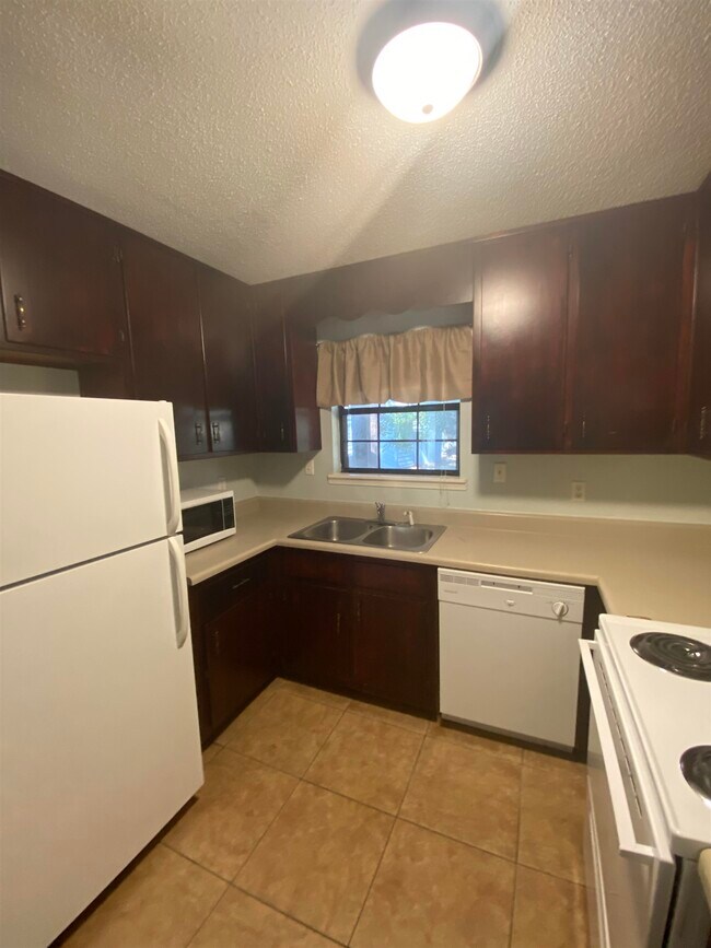 Building Photo - 3701 Donovan Dr