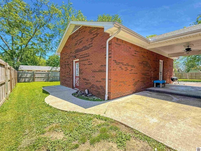 Building Photo - 809 Bagwell Blvd