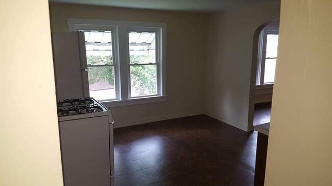 Building Photo - 46 1/2 S 6th St