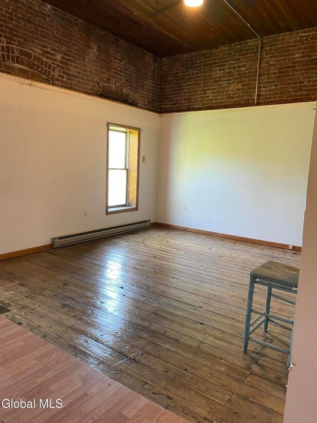 Building Photo - 152 Main St