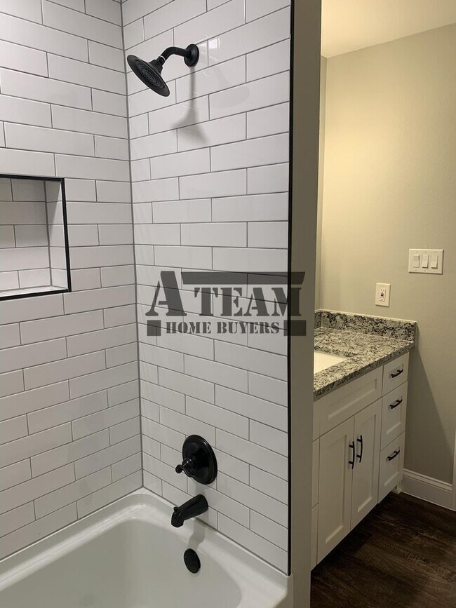 Building Photo - Remodeled 3 Bed 2 Bath Home!