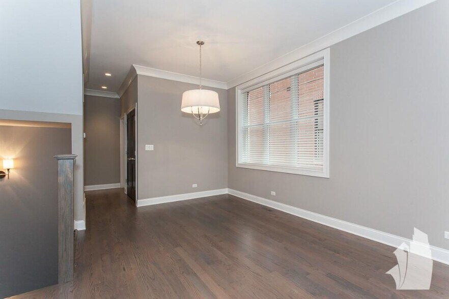 Building Photo - 839 W Lill Ave