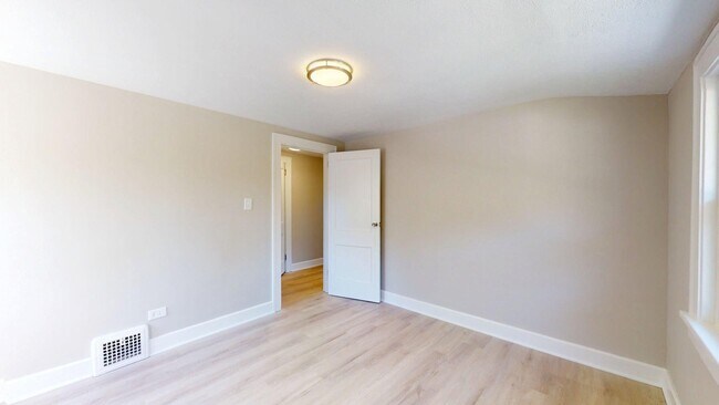 Building Photo - 4528 Rainbow Rd