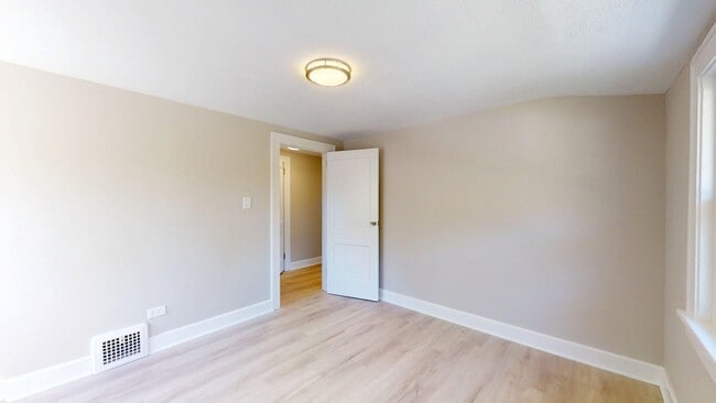 Building Photo - South Euclid Beauty - 3 bedroom Single Fam...