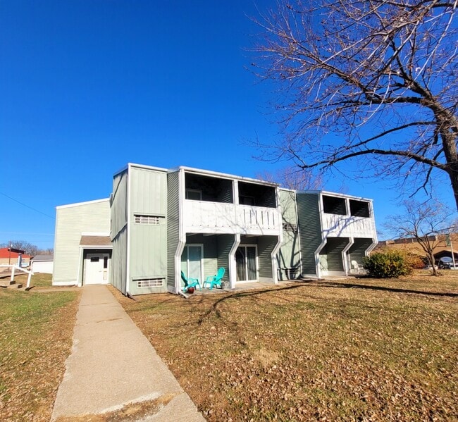 Building Photo - Oakwood
