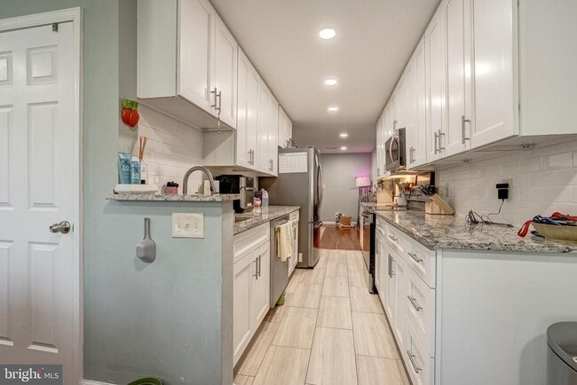 Building Photo - 300 Reneau Way