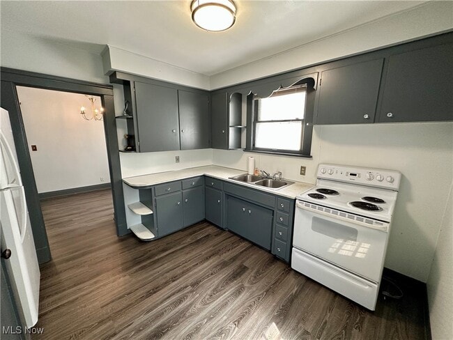Building Photo - 1129 W Erie Ave