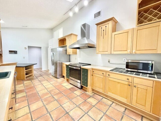 Building Photo - 11933 Waterwood Dr