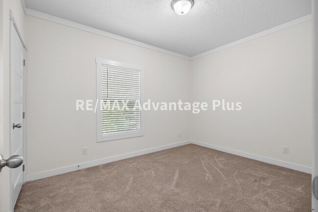 Building Photo - 1407 Paradise Rd