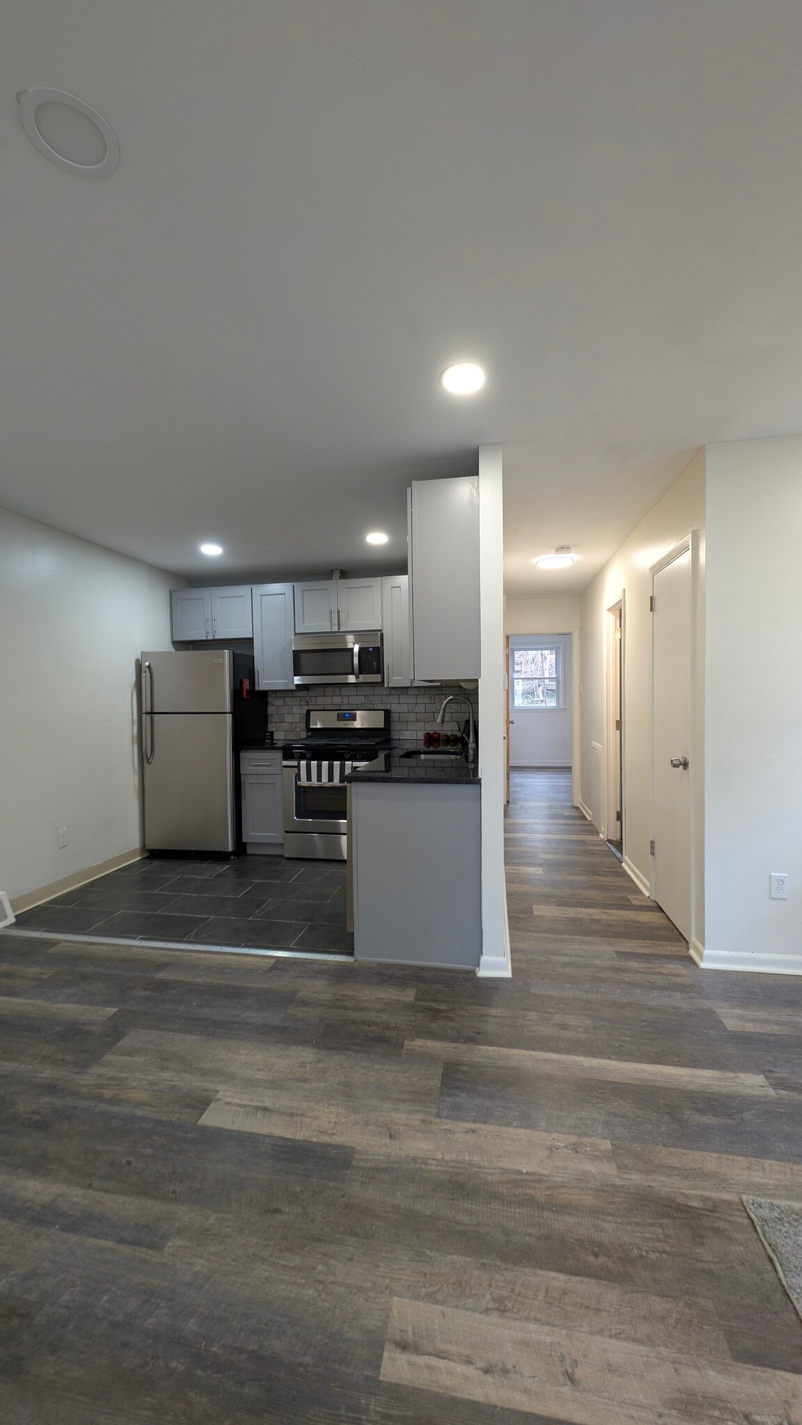 Building Photo - 7038 Valley Ave