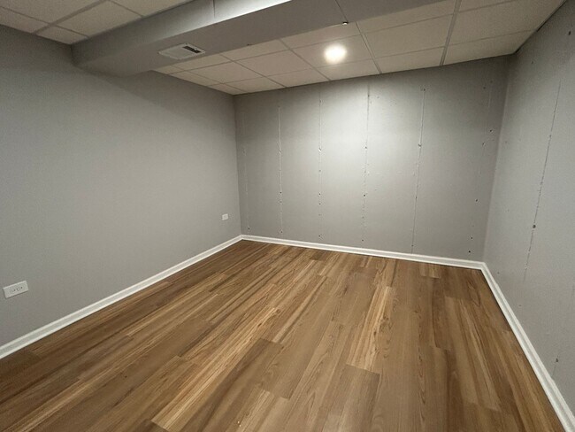 Building Photo - 1st Ct