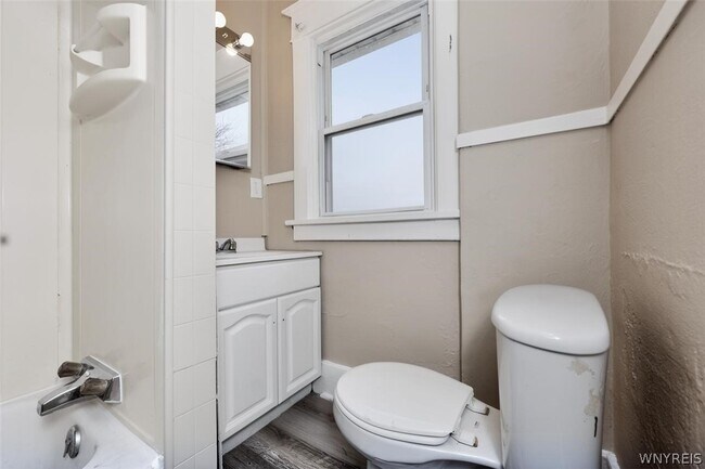 Building Photo - 2463 South Ave