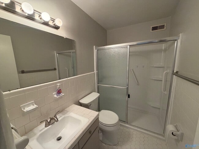 Building Photo - 900 Barclift St NW