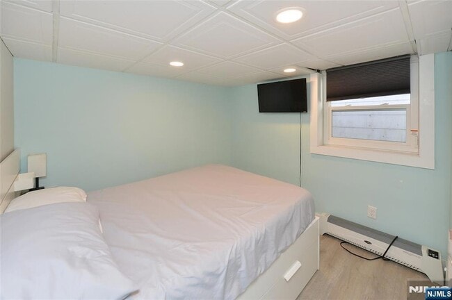 Building Photo - 117 Lake St