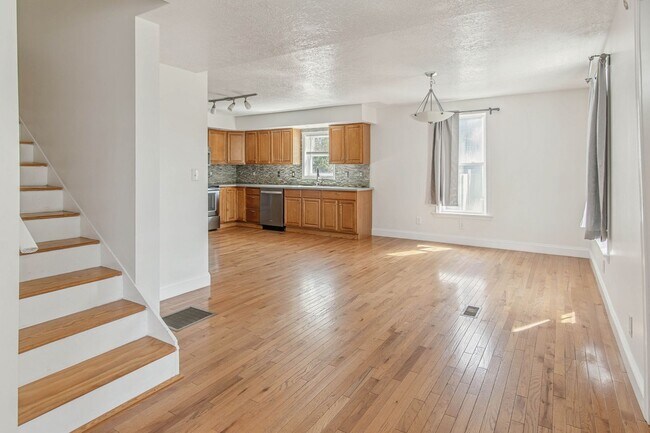 Building Photo - Charming 3Bed/2Bath Home Minutes from Fort Drum | Pet Friendly | Garage + Spacious Yard