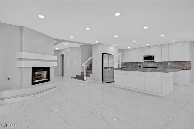 Building Photo - 265 Via Malorca St