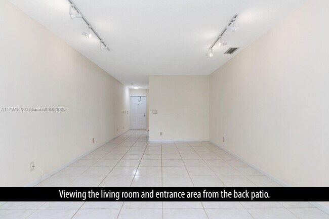 Building Photo - 6493 Via Regina