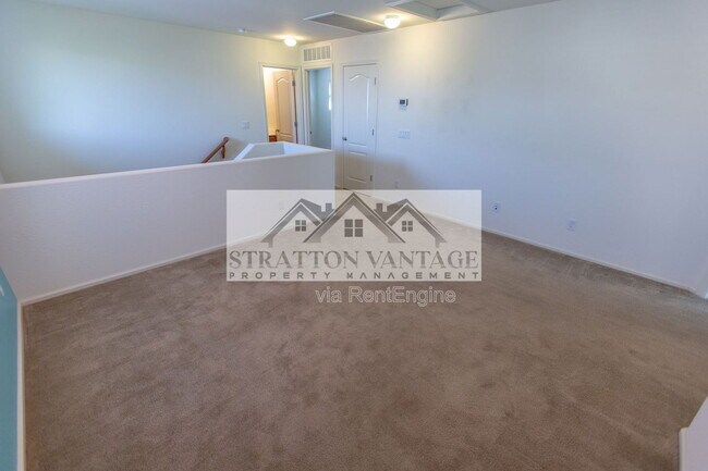 Building Photo - 928 S Hawk Ln