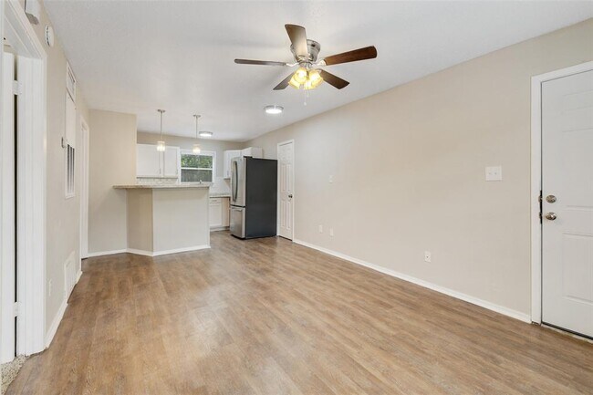 Building Photo - 1516 Broadmoor Dr