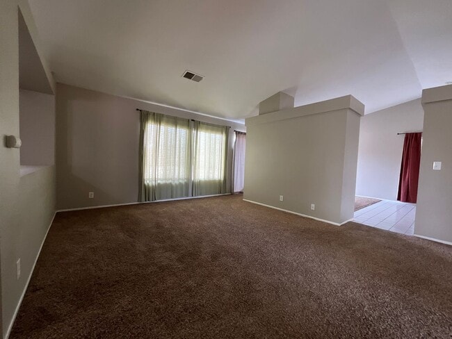 Building Photo - Single story Rosamond Home