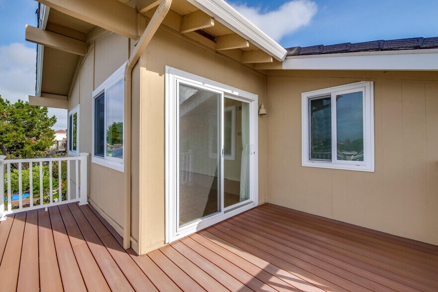 Building Photo - 255 Shearwater Is