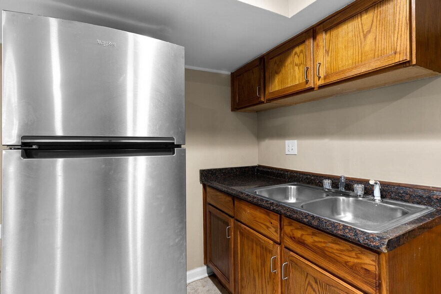 Kitchen - 1008 Hobbs Dr