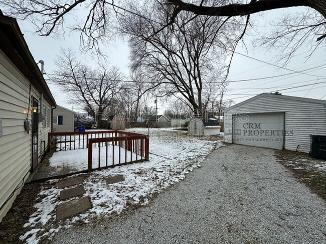 Building Photo - 1020 E Fischer St