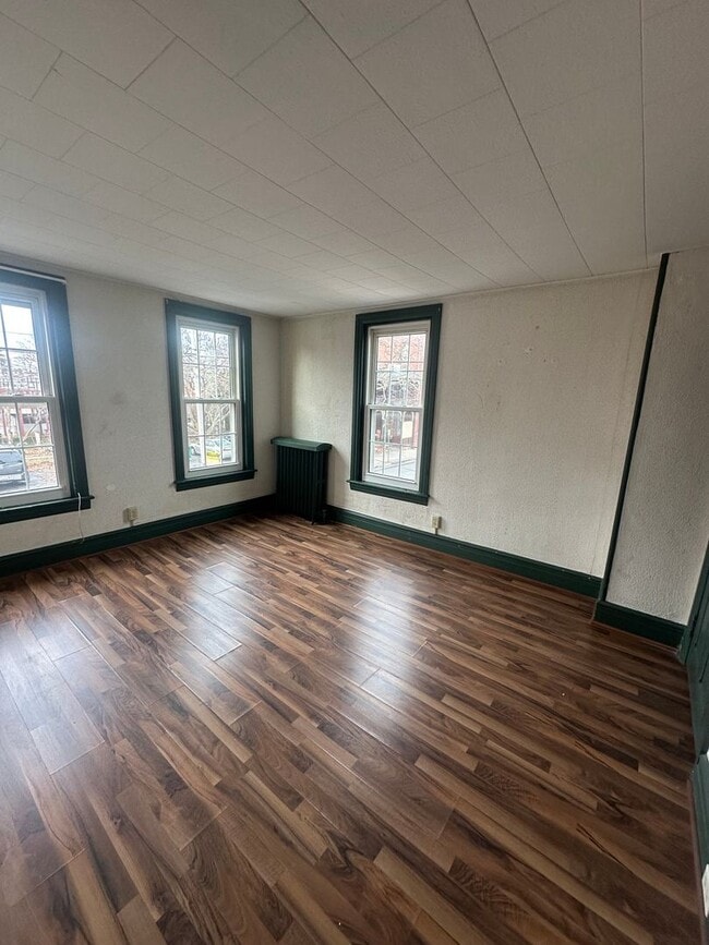 Building Photo - 218 S 6th St