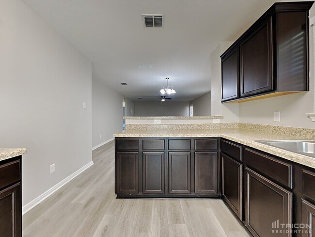 Building Photo - 6215 Baywood Cres