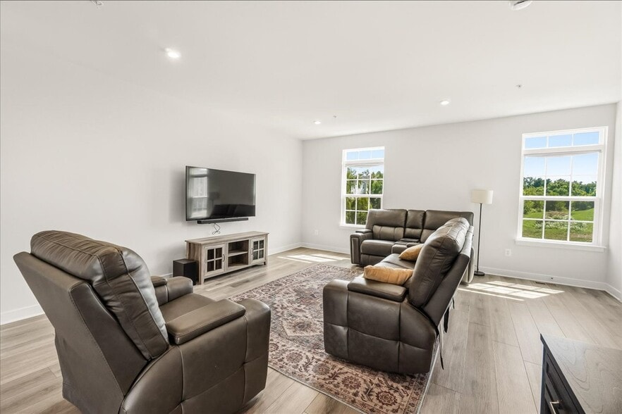 Living area with great views - 1403 Wilmer Park Ln